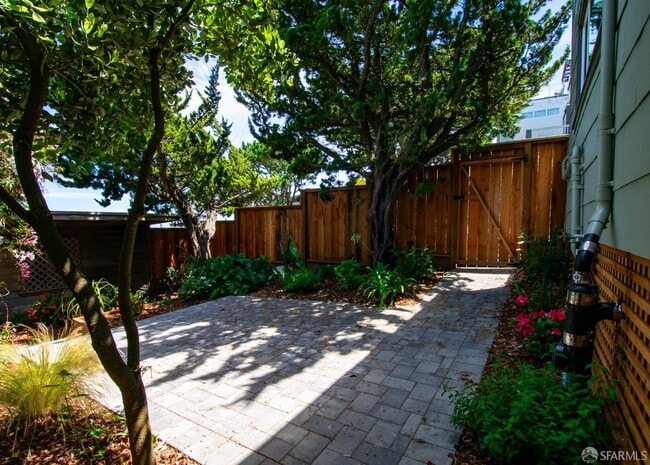 Photo - 790 Duncan St