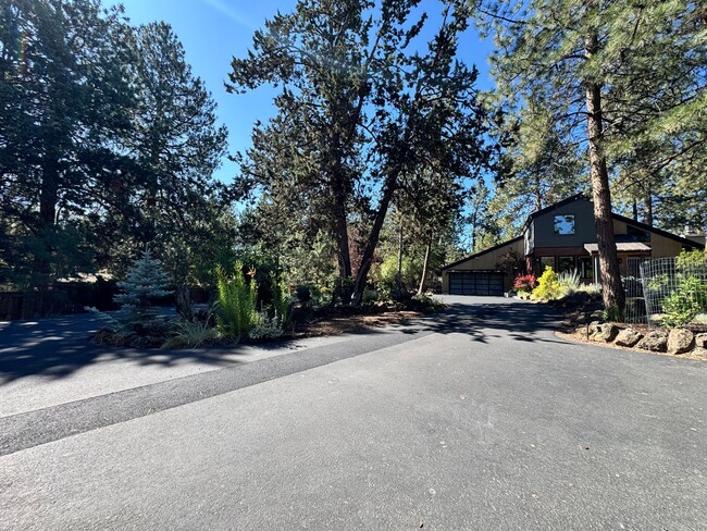 Photo - FOR RENT: FURNISHED LONG-TERM EXTREMELY COZY, PRIVATE & COMFORTABLE BEND HOME WITH MAINTAINED HUG...
