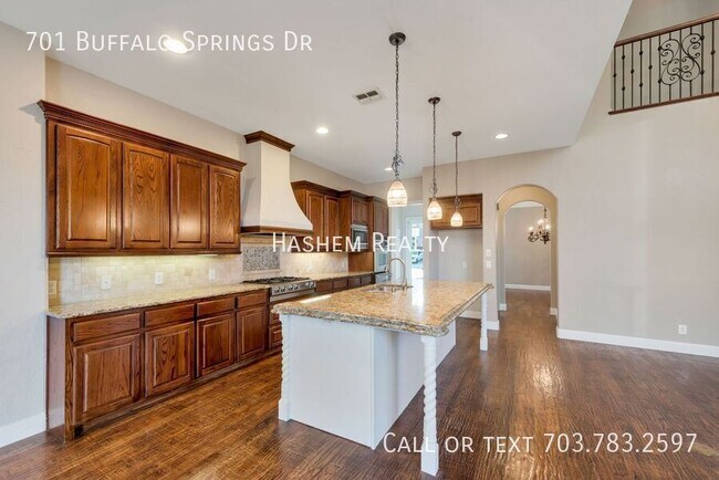 Photo - 701 Buffalo Springs Dr