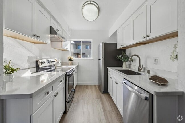 Building Photo - 3213 Admiralty Ln Unit 3213 Admiralty Lane Rental