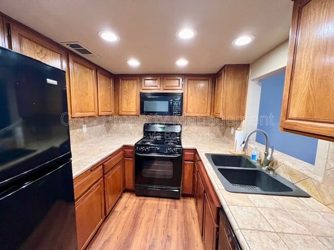 Building Photo - 2890 Huntington Blvd Unit Apt 121