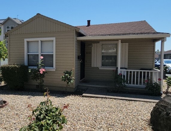 Building Photo - 3739 Castro Valley Blvd Rental