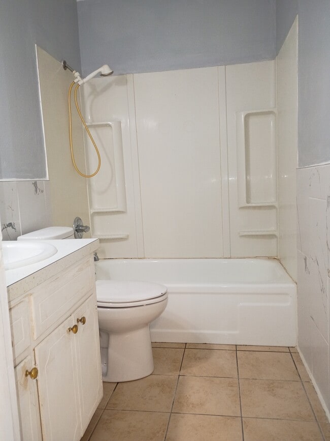 Bathroom - 1714 S 28th St Unit 1714