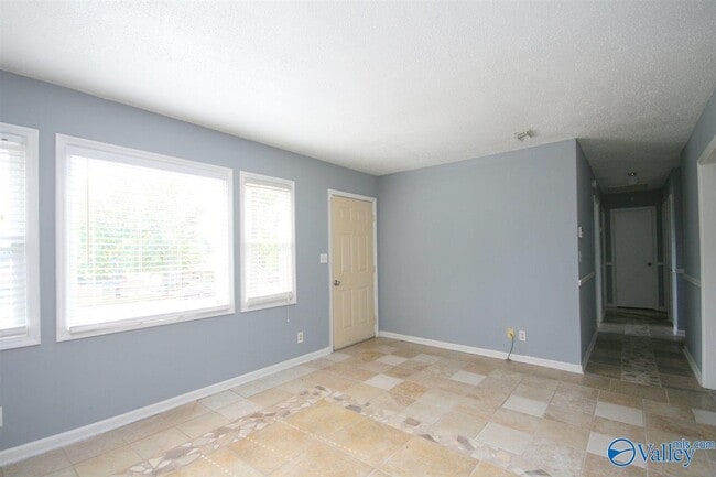 Photo - 2901 Cochise Cir NW