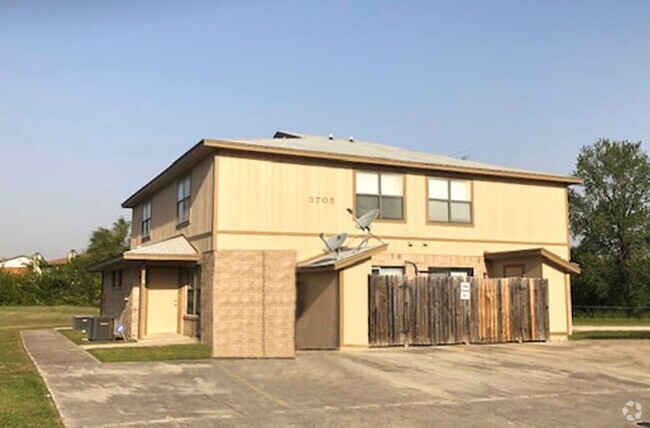Building Photo - 3705 Charolais Dr Unit Apt C