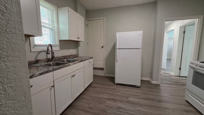 Photo - 334 Mersington Ave