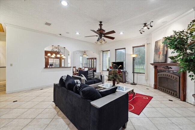 Photo - 803 Hennessey Dr