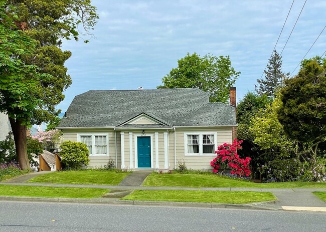 631 N Garden St triplex