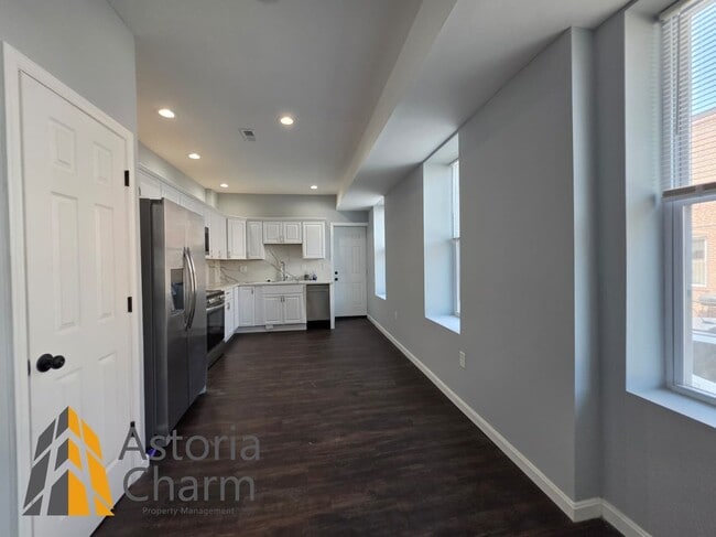 Photo - 2920 E Madison St