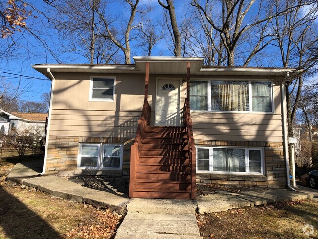 Building Photo - 575 Rogers Dr Unit First Floor Rental