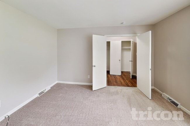 Photo - 6010 Sullins Rd