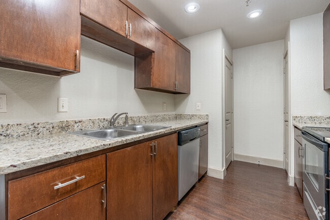 1BR, 1BA - 714SF - Kitchen