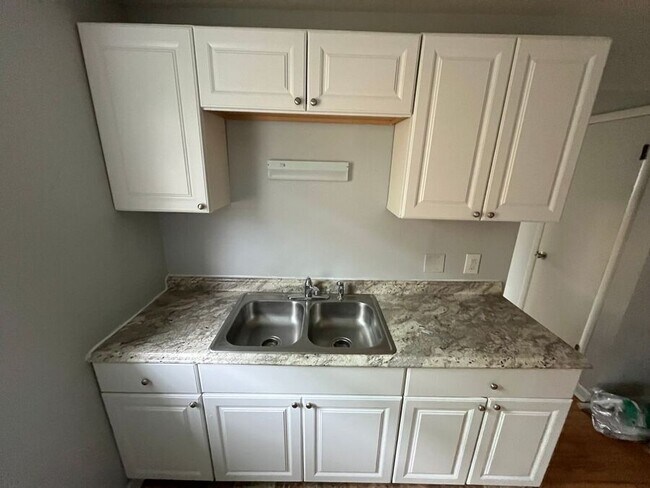 Photo - 2739 Lafeuille Ave Unit 2