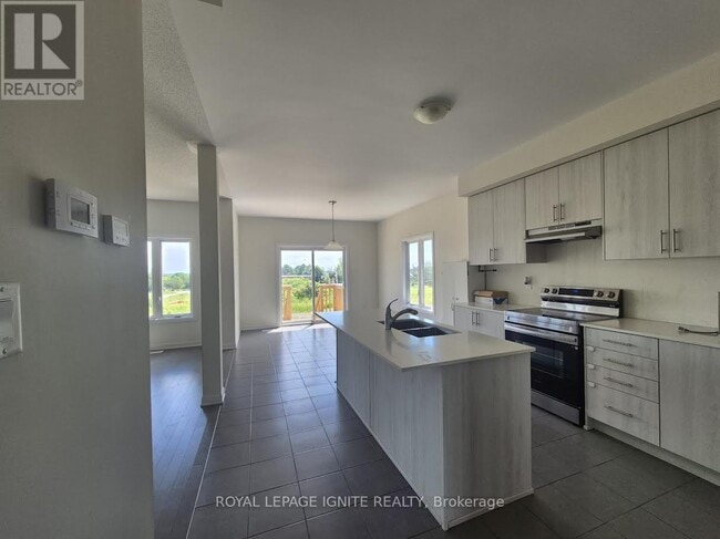 Photo - 137 Gildersleeve Blvd