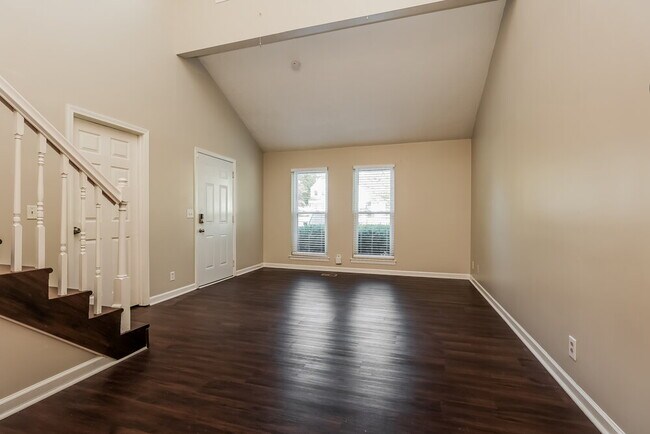 Photo - 747 Lake Terrace Dr