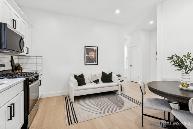 Photo - 318 Seaman St