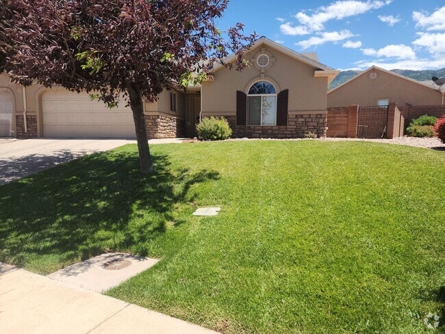 Building Photo - Pet Friendly Southern View Townhome