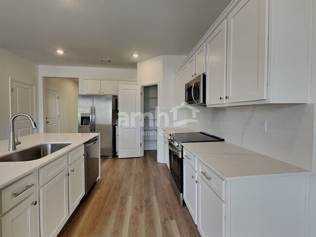 Photo - 425 Hickory Pointe Rd