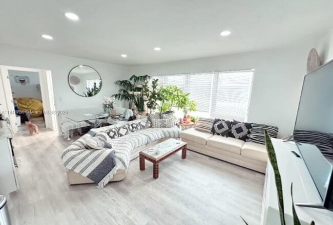 Building Photo - 316 Surfside Blvd Unit 5 Rental