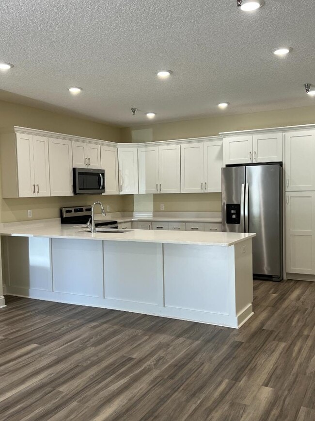 Photo - 394 W Plum St