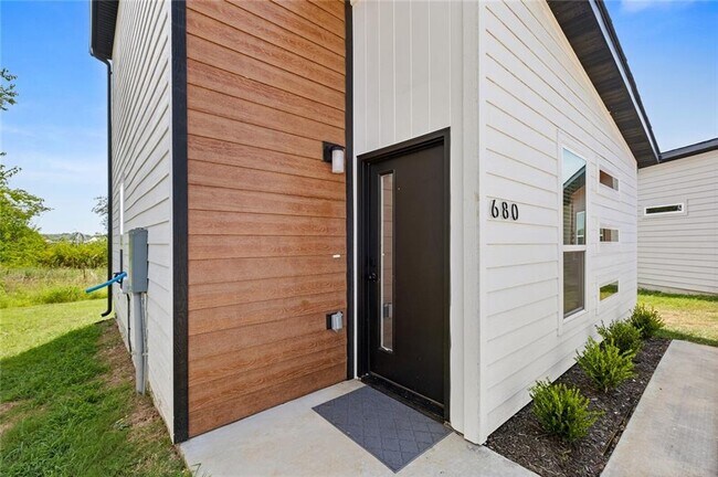 Photo - 680 Pacific Ave