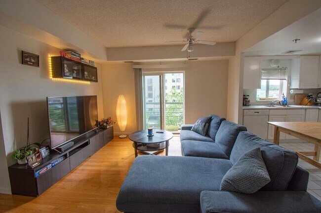 Photo - 655 Concord Ave Unidad 403