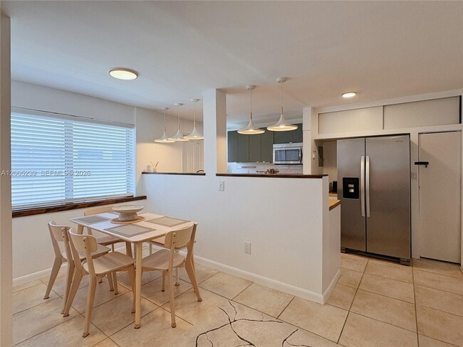 Photo - 944 Meridian Ave Unit 11