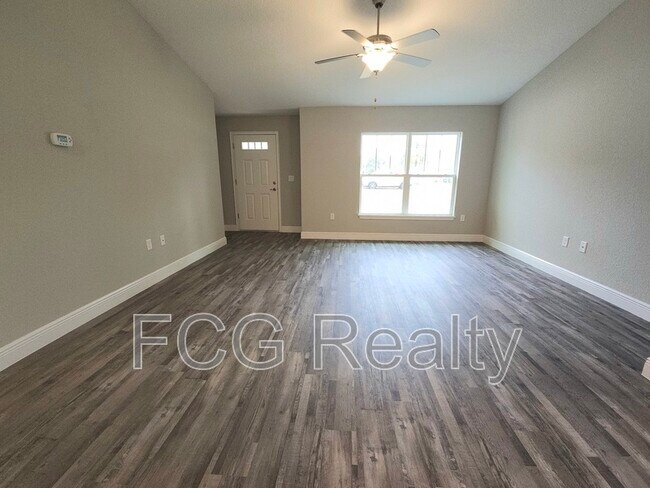 Photo - 36 Hemlock Radial Cir