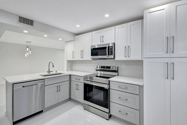 Building Photo - 15378 Lakes of Delray Blvd Unit 3