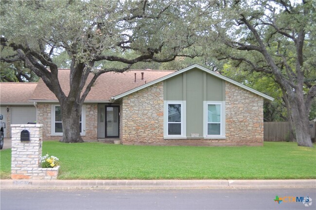 Building Photo - 1602 Wood Rock Dr Rental