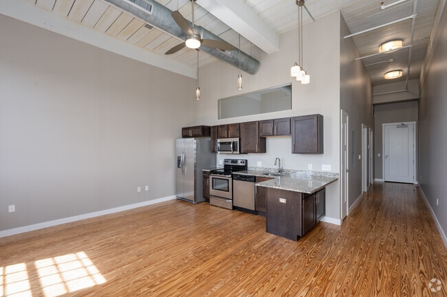 1BR, 1BA - 679SF - Kitchen/ Dining Room