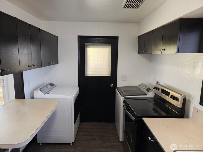 Photo - 207 March Dr NE