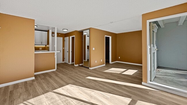 Photo - Brand New Studio with your Own Patio and Morning Sunlight! Unidad F212