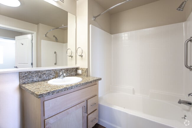 1BR, 1BA-659 SF