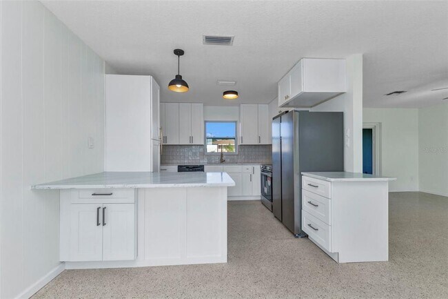 Photo - 1611 Sheehan Blvd