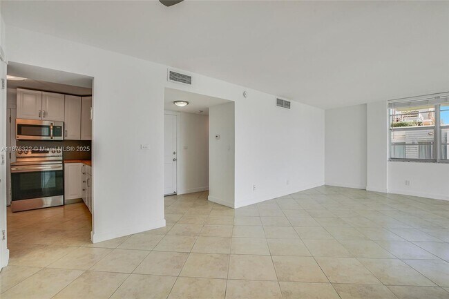 Photo - 9500 W Bay Harbor Dr Unidad 7H