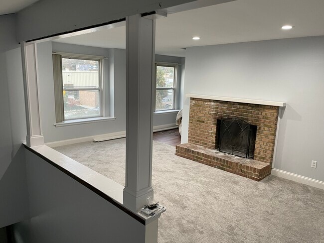 Building Photo - 8 Fanelli Ln Unit 8A