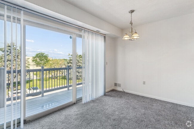2BR, 2BA - 1,050SF - Dining Room