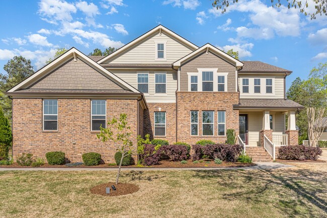 Gorgeous 5 Bedroom Home with First Floor I... - Gorgeous 5 Bedroom Home with First Floor I...