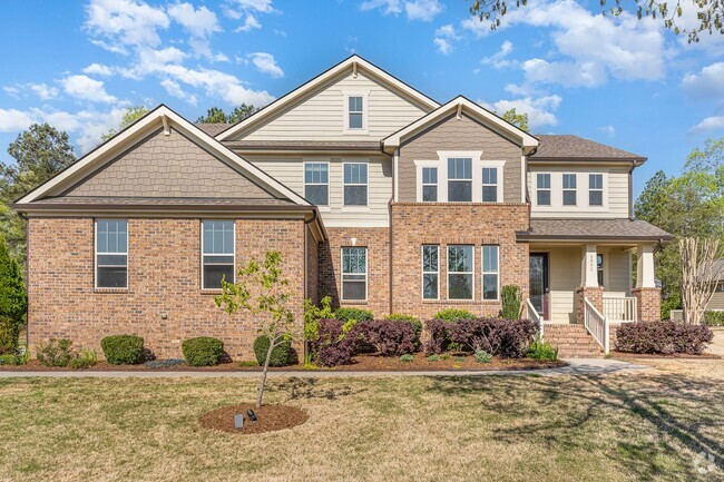 Building Photo - Gorgeous 5 Bedroom Home with First Floor I...
