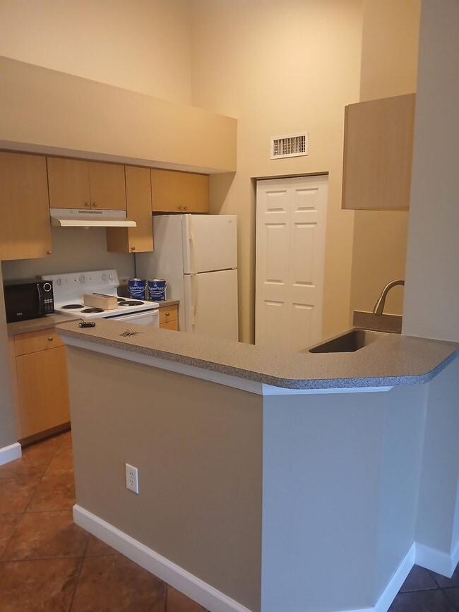 Photo - 1319 Villa Ln Unit Villa Circle
