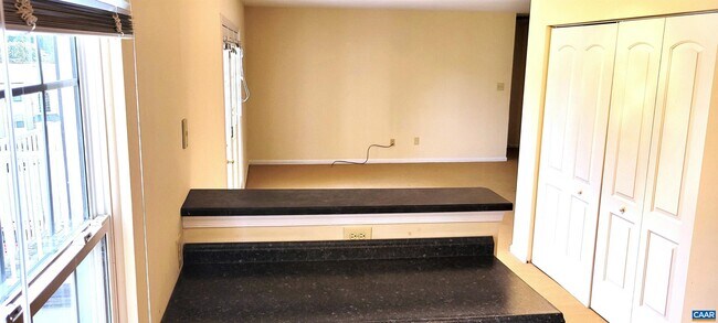 Photo - 1356 Villa Way Unidad E