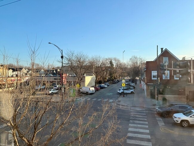 Photo - 2608 W Fullerton Ave Unidad 2