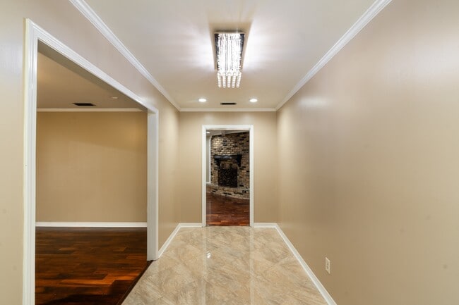 Photo - 1017 Westbury Dr