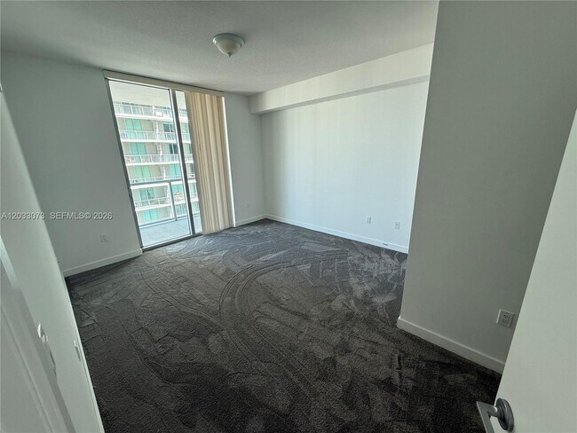 Photo - 79 SW 12th St Unidad 2709-S