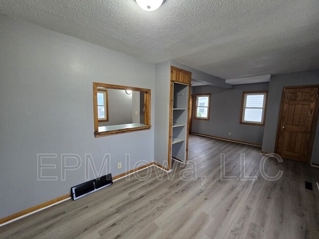 Photo - 301 Rath St
