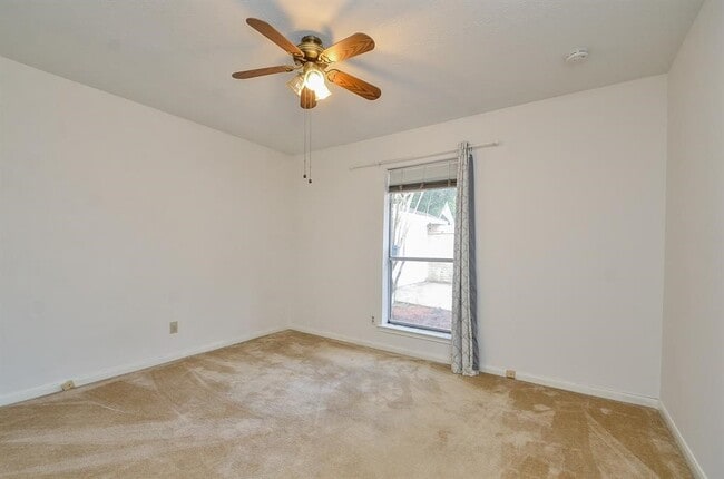 Building Photo - 15815 Boulder Oaks Dr