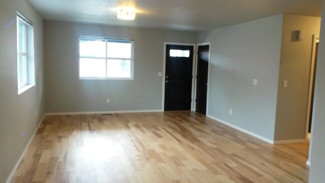 Photo - Charming SE Bungalow 3 Bed 2 Bathroom with Washer & Dryer Unidad #A