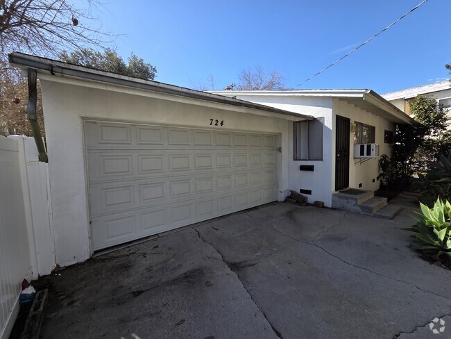 Building Photo - 724 W Dryden St Rental