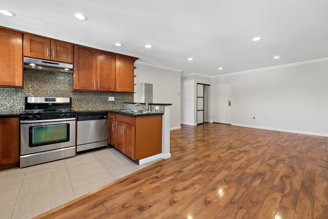 Photo - 18530 Hatteras St Unit 309